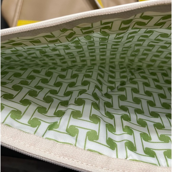 Isaac Mizrah large office bag. Has a laptop zip up soft cover as well. - Picture 16 of 16